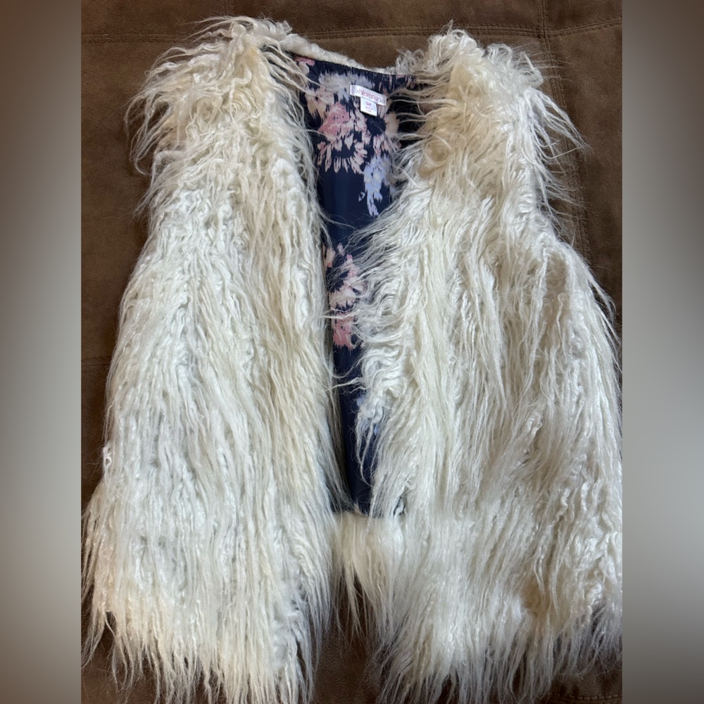 Faux Fur Vest in Cream white size small xhilaration brand